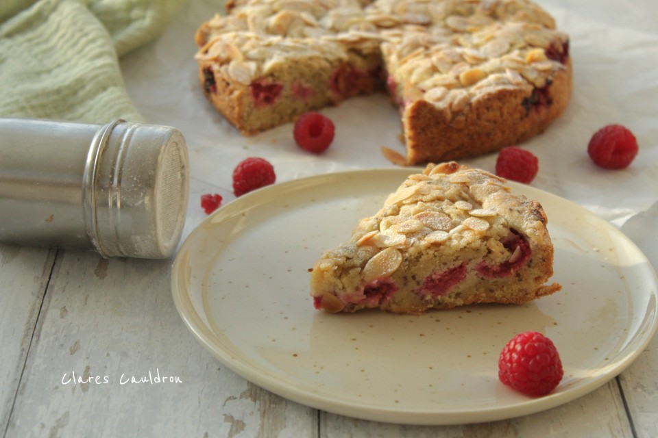 Easy Raspberry and Almond Bakewell&nbsp;Cake